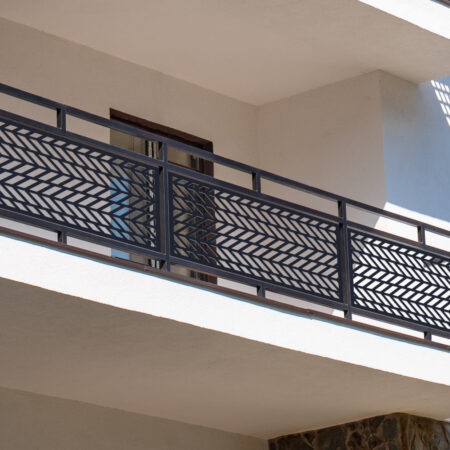 Barierka balkonowa do samodzielnego montażu.