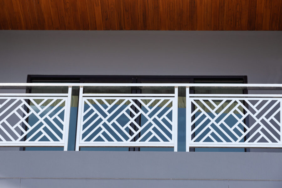 Balustrada na balkon metalowa.