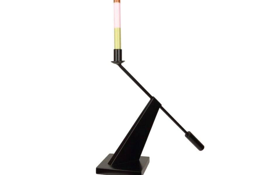 Nowoczesny świecznik stołowy Cam z metalu w kolorze czarnym. Producent Sigma Design.