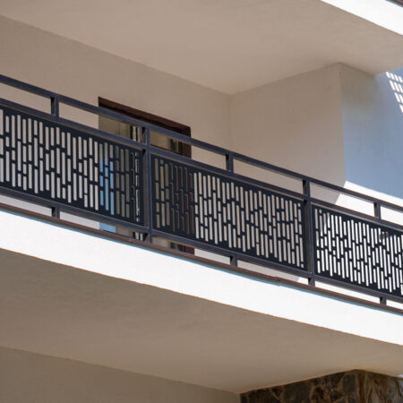 Balustrada na balkon z metalu.