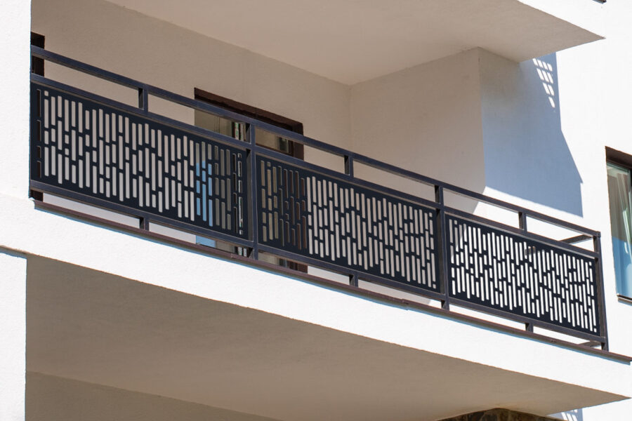 Balustrada na balkon z metalu.