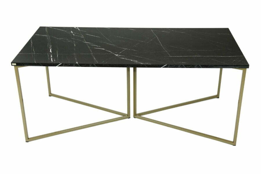 Stół metalowy ze złotymi nogami i blatem imitującym czarny marmur.