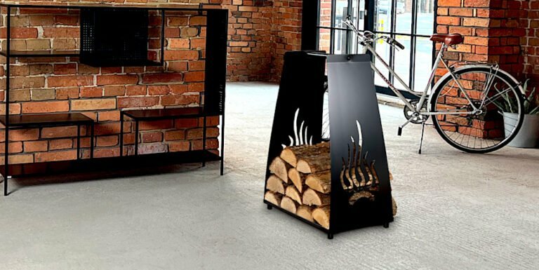 Nowoczesne stojaki na drewno kominkowe – urządź wnętrze w stylu loft