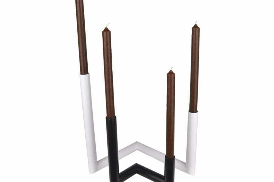 Dwa świeczniki stołowe Aves z rurki metalowej, czarny i biały. Producent Sigma Design.